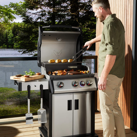 Vermont Castings 3-Burner Propane BBQ with TempASSURED Technology™